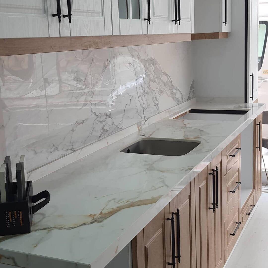 Mặt bàn đá granite sáng và tối