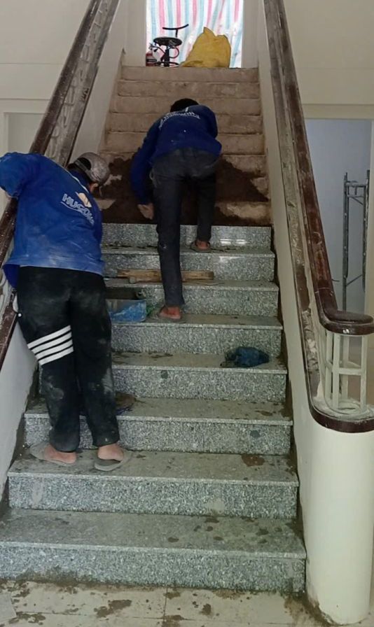 ịch vụ thi công cầu thang tam cấp đá trắng Suối Lau tại Trạm Điện Tân Bình,